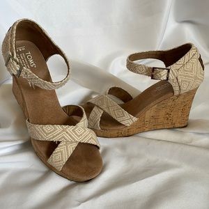 Toms Woven Diamond White Strappy Wedge Sandal Sz 8.5